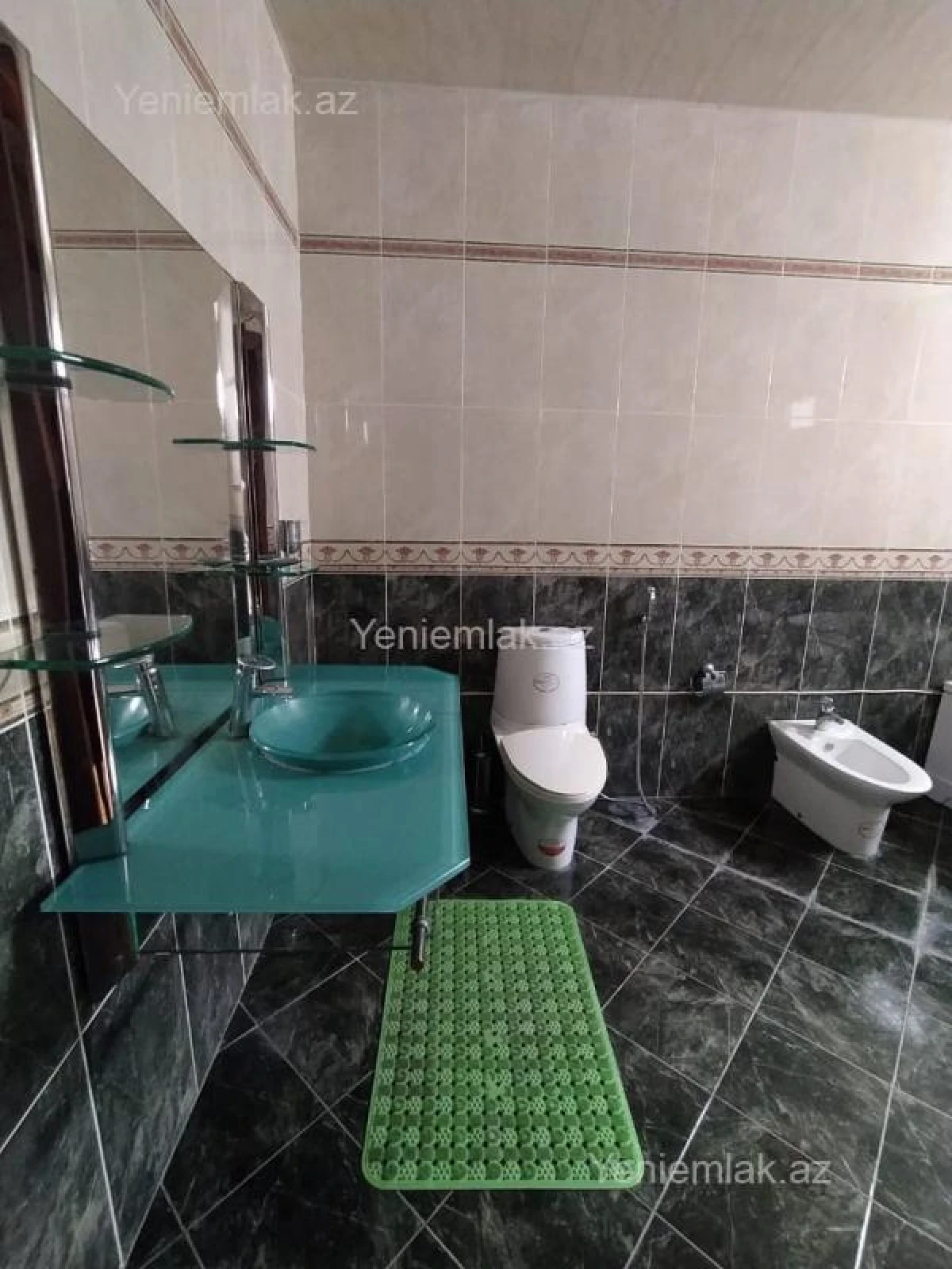 Satılır 8 otaqlı həyət evi 650 m²