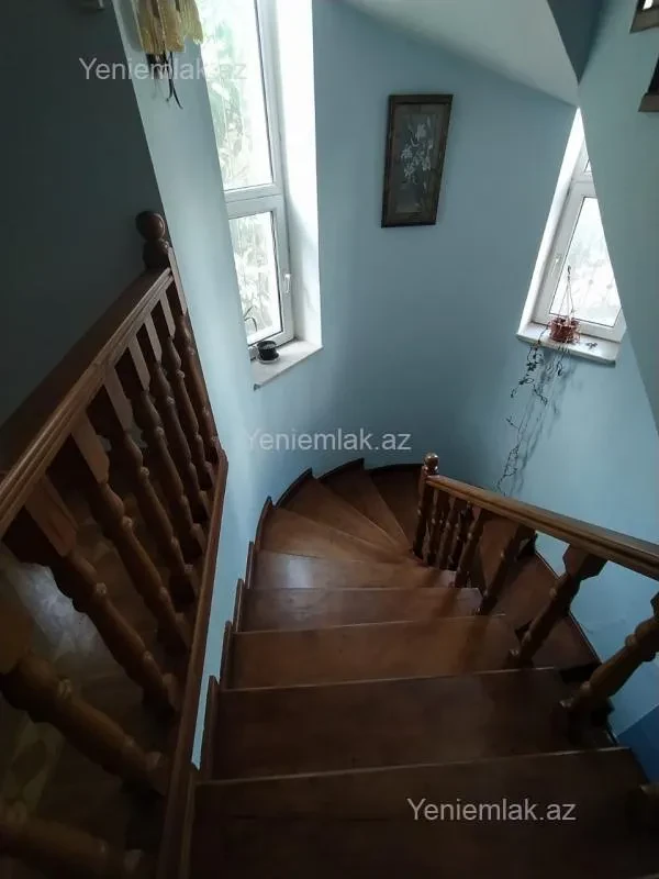 Satılır 8 otaqlı həyət evi 650 m²