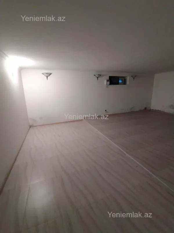 Satılır 8 otaqlı həyət evi 650 m²