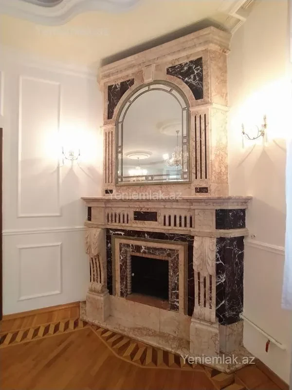 Satılır 8 otaqlı həyət evi 650 m²