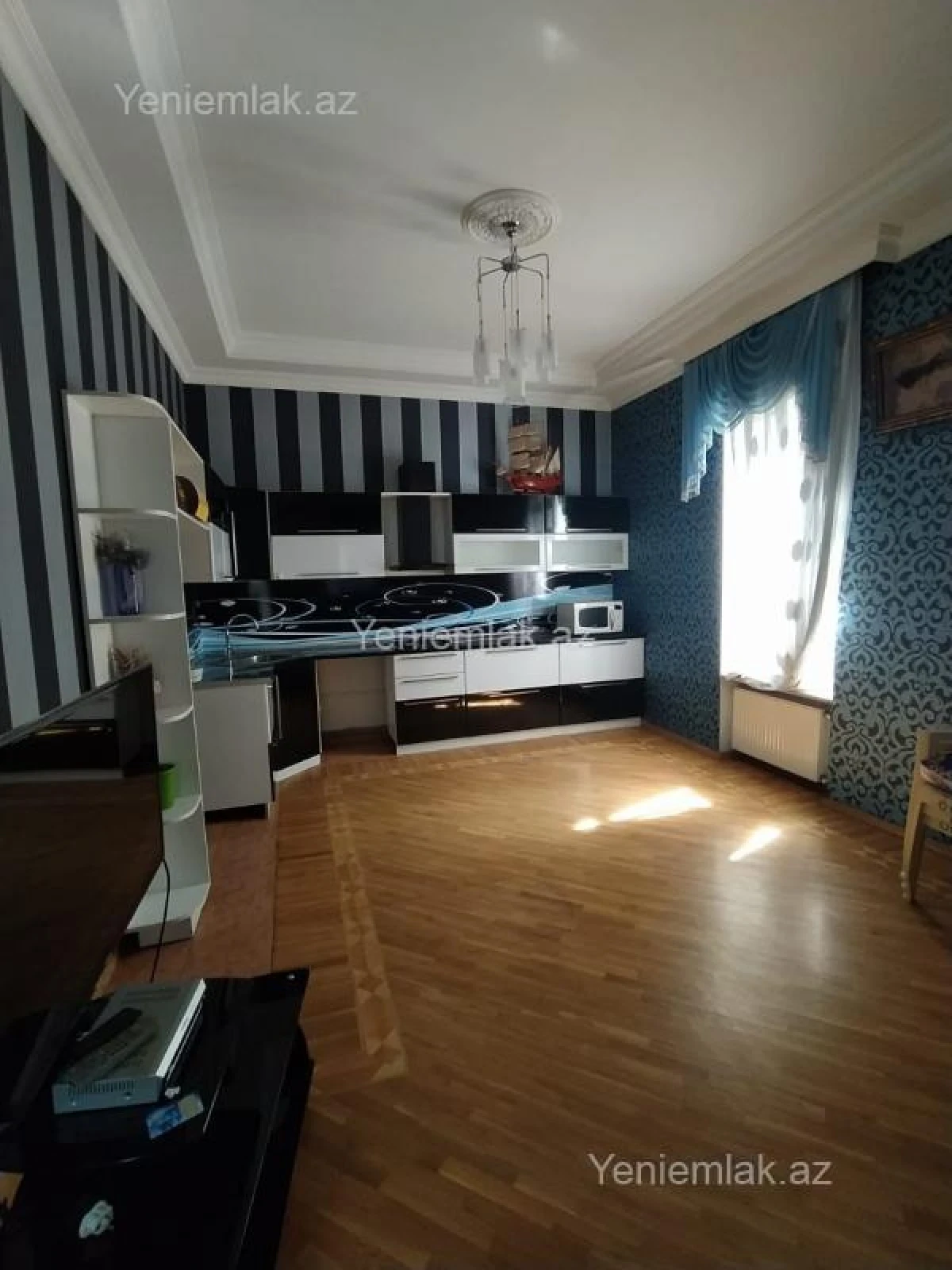 Satılır 8 otaqlı həyət evi 650 m²