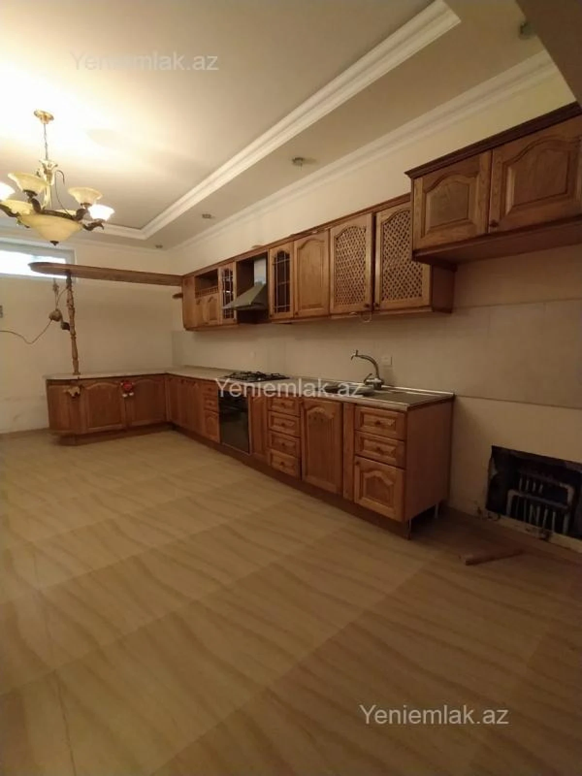 Satılır 8 otaqlı həyət evi 650 m²