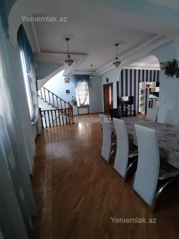 Satılır 8 otaqlı həyət evi 650 m²