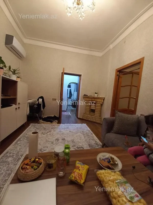 Satılır 2 otaqlı köhnə tikili 50 m²