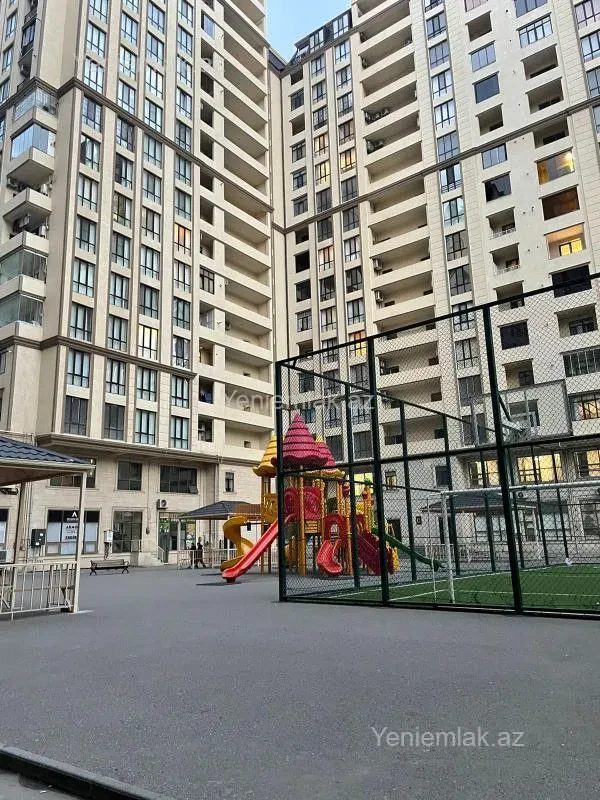 Satılır 4 otaqlı yeni tikili 200 m²