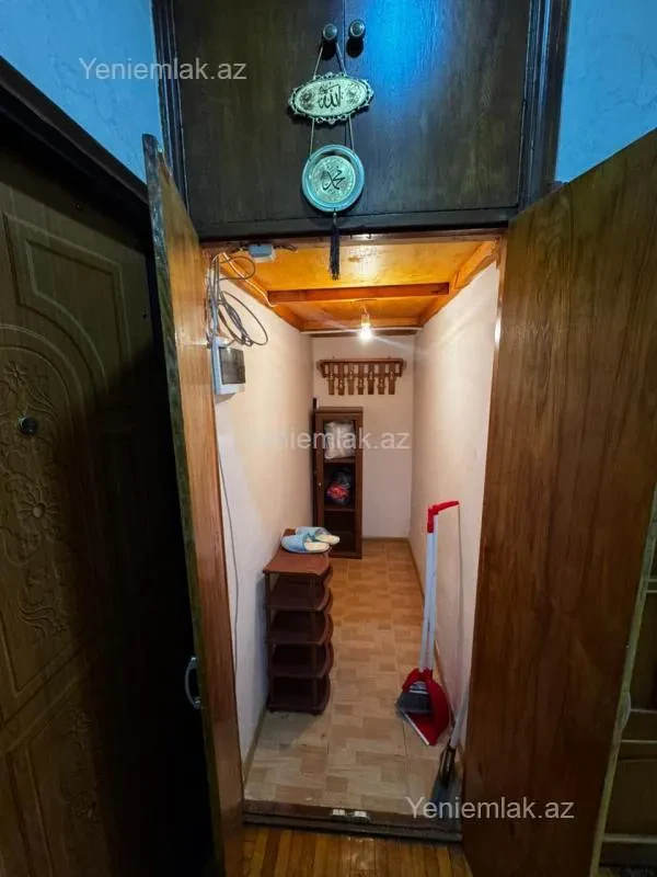 Satılır 2 otaqlı köhnə tikili 75 m²