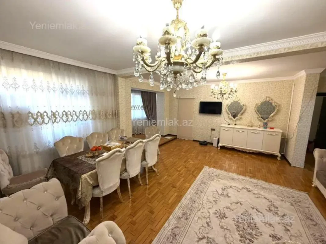 Satılır 5 otaqlı köhnə tikili 130 m²