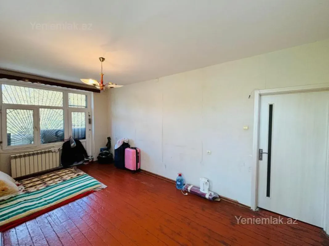 Satılır 1 otaqlı köhnə tikili 45 m²