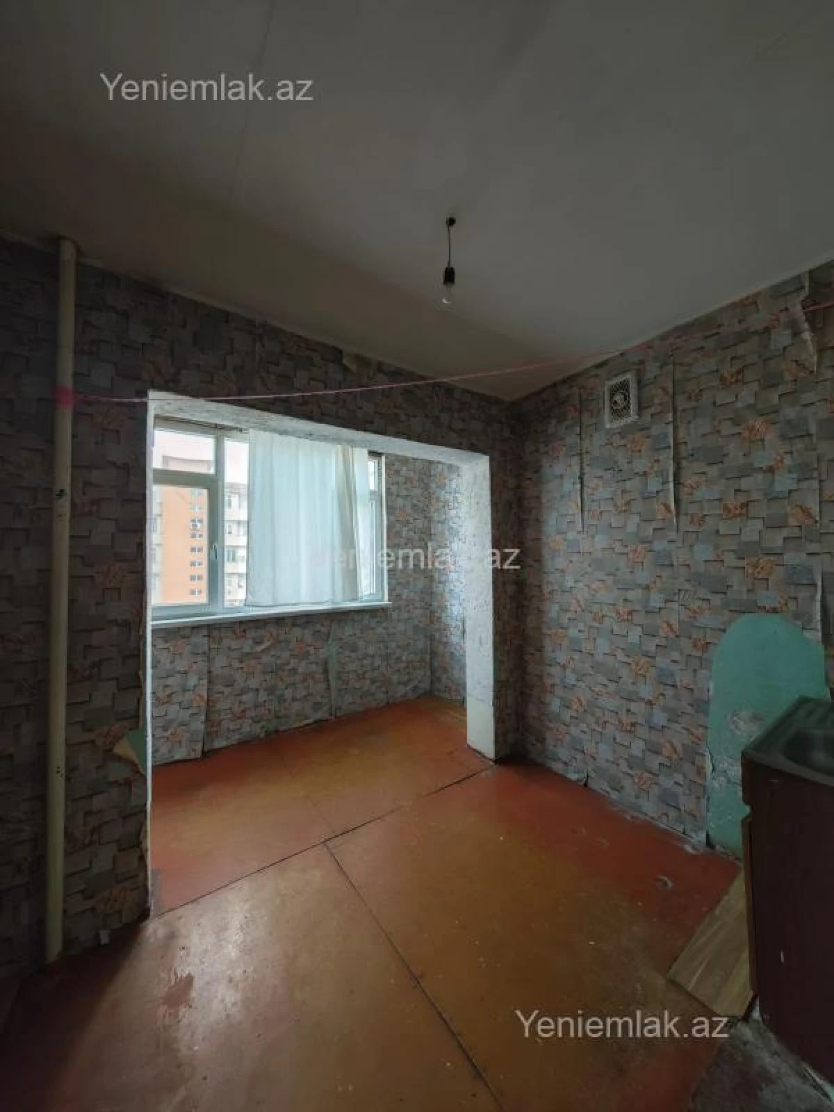 Satılır 2 otaqlı köhnə tikili 65 m²