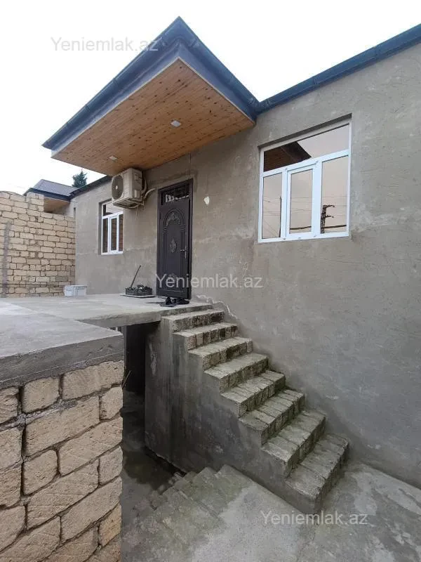 Satılır 8 otaqlı həyət evi 240 m²