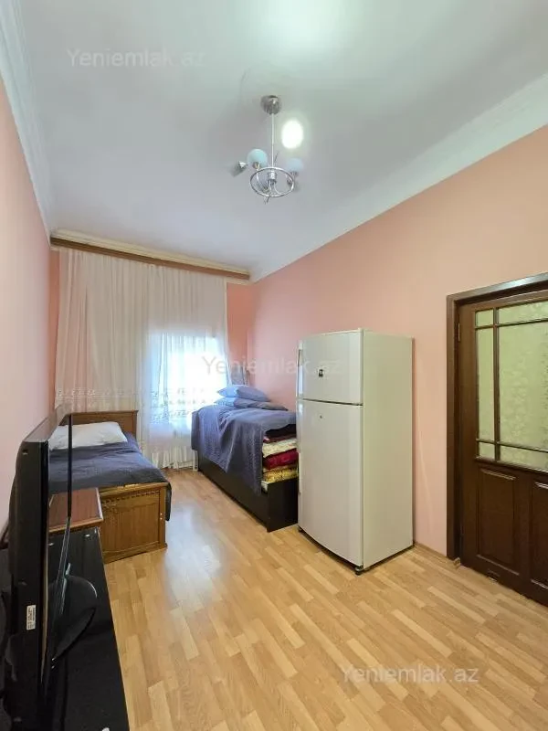 Satılır 6 otaqlı həyət evi 230 m²
