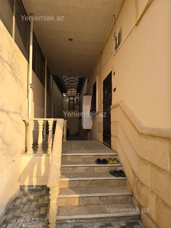 Satılır 6 otaqlı həyət evi 230 m²