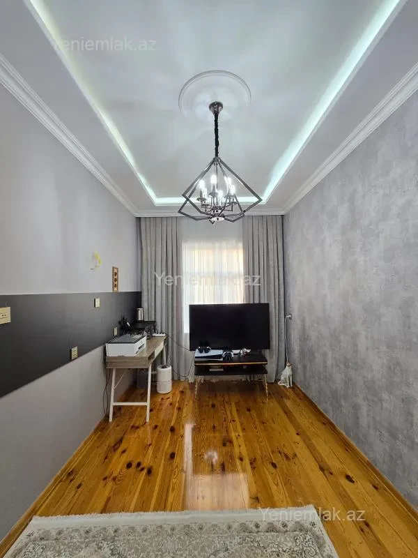 Satılır 6 otaqlı həyət evi 230 m²