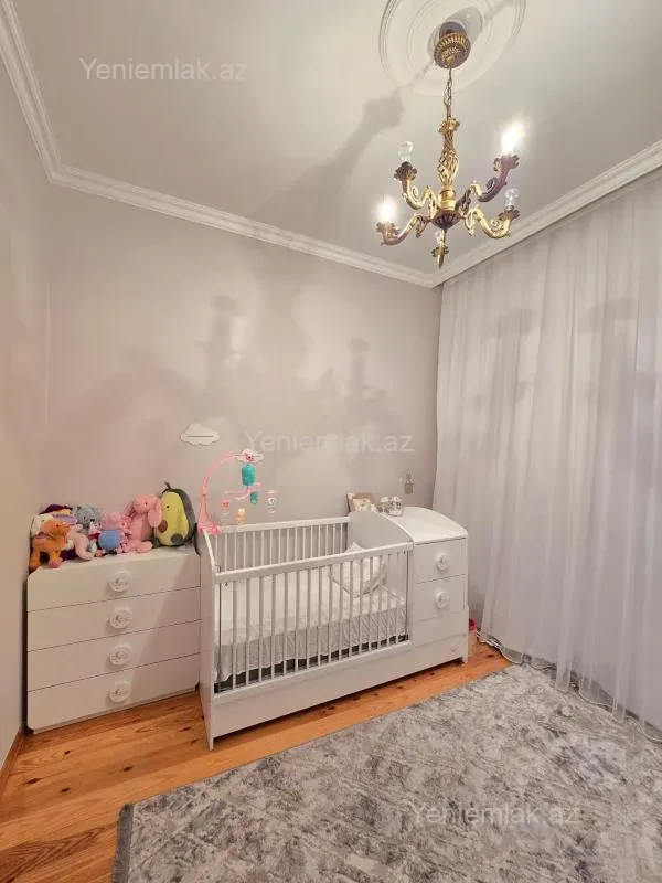 Satılır 6 otaqlı həyət evi 230 m²