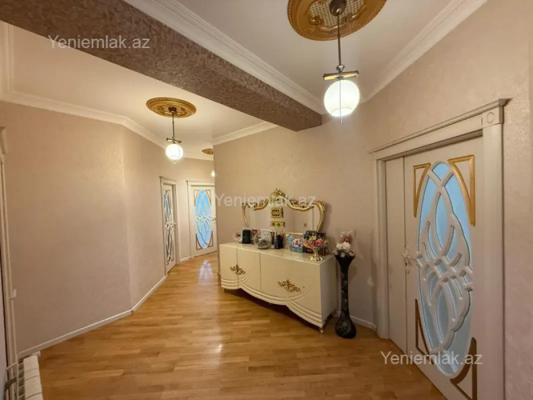Satılır 4 otaqlı yeni tikili 135 m²