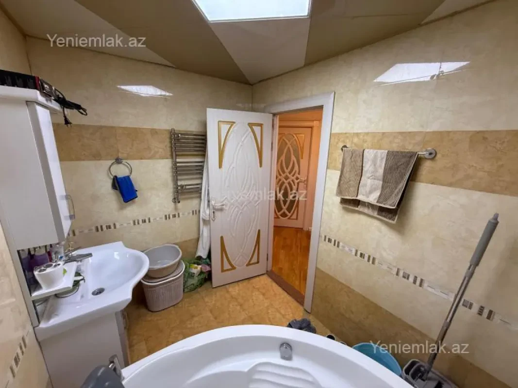 Satılır 4 otaqlı yeni tikili 135 m²