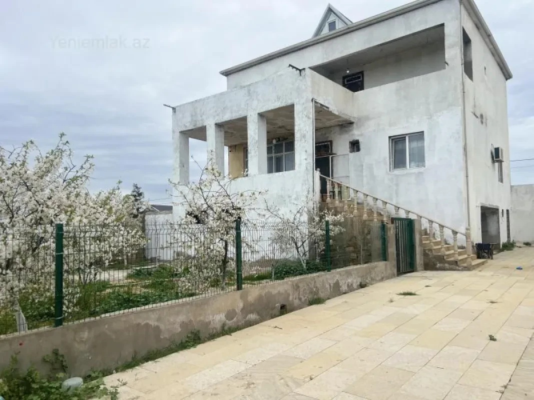 Satılır 7 otaqlı həyət evi 350 m²