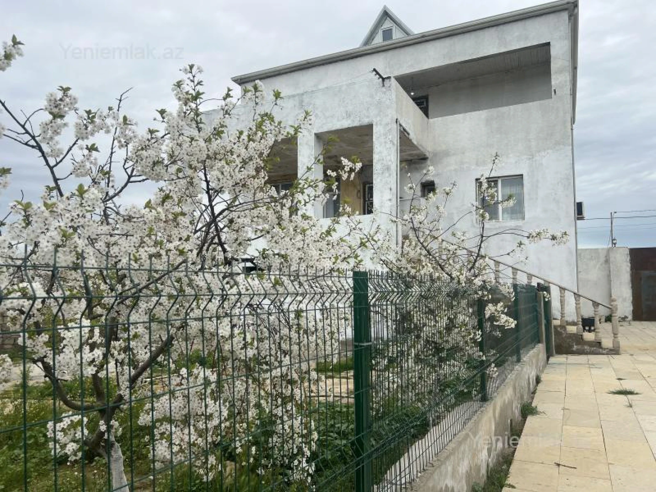 Satılır 7 otaqlı həyət evi 350 m²