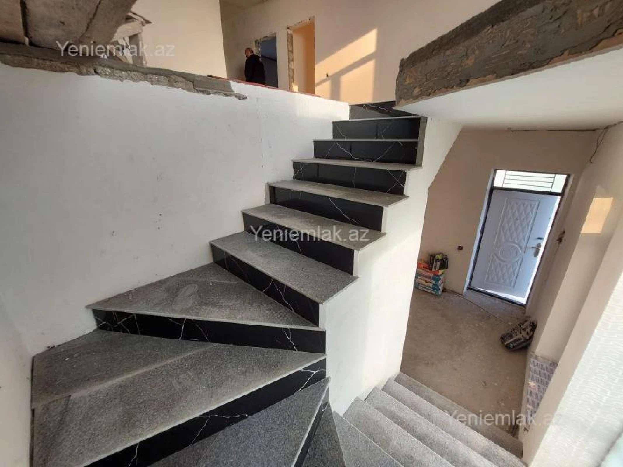 Satılır 5 otaqlı həyət evi 162 m²