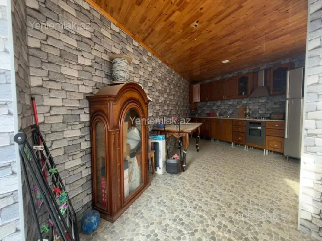 Satılır 5 otaqlı həyət evi 220 m²