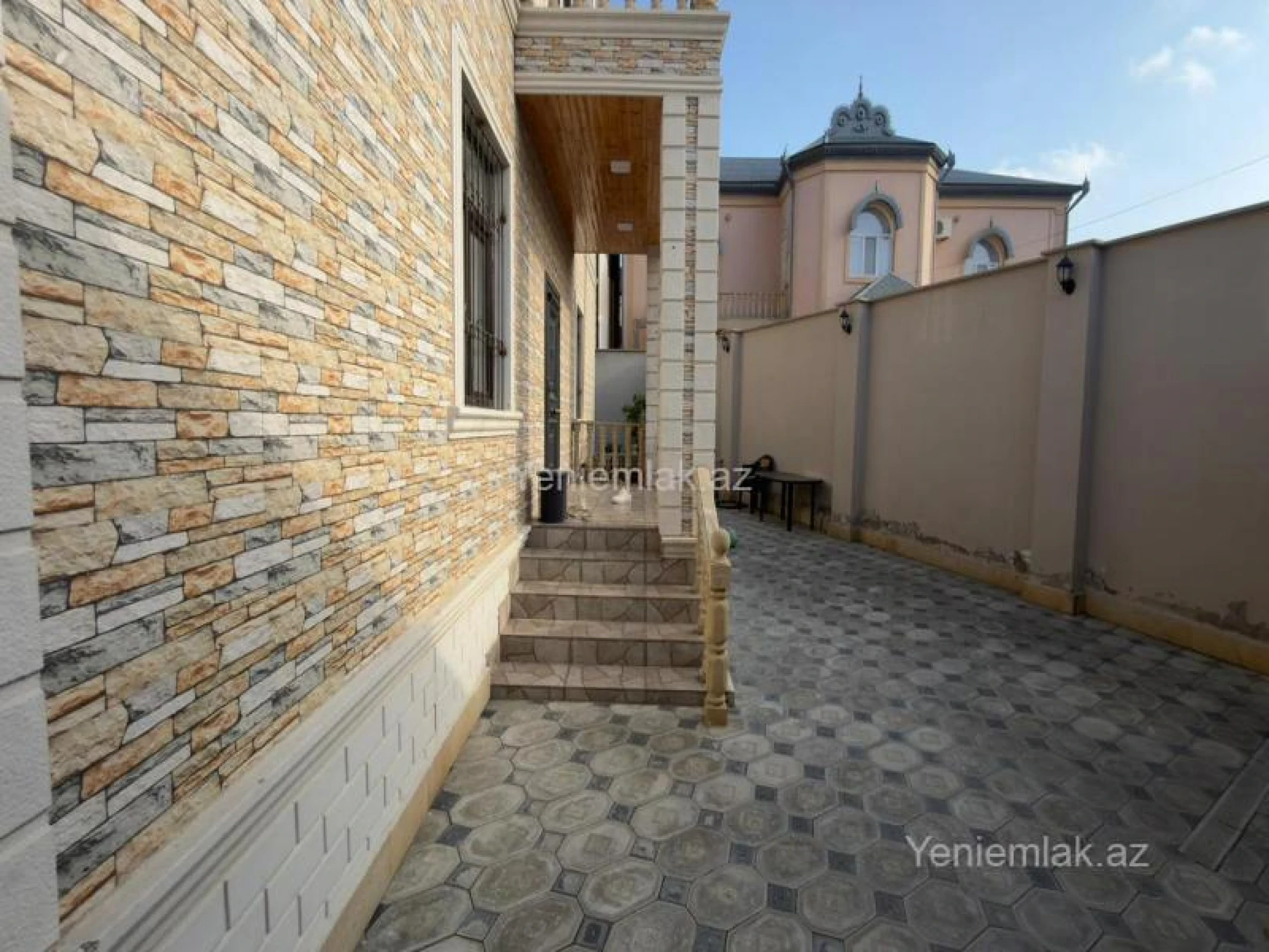 Satılır 5 otaqlı həyət evi 220 m²