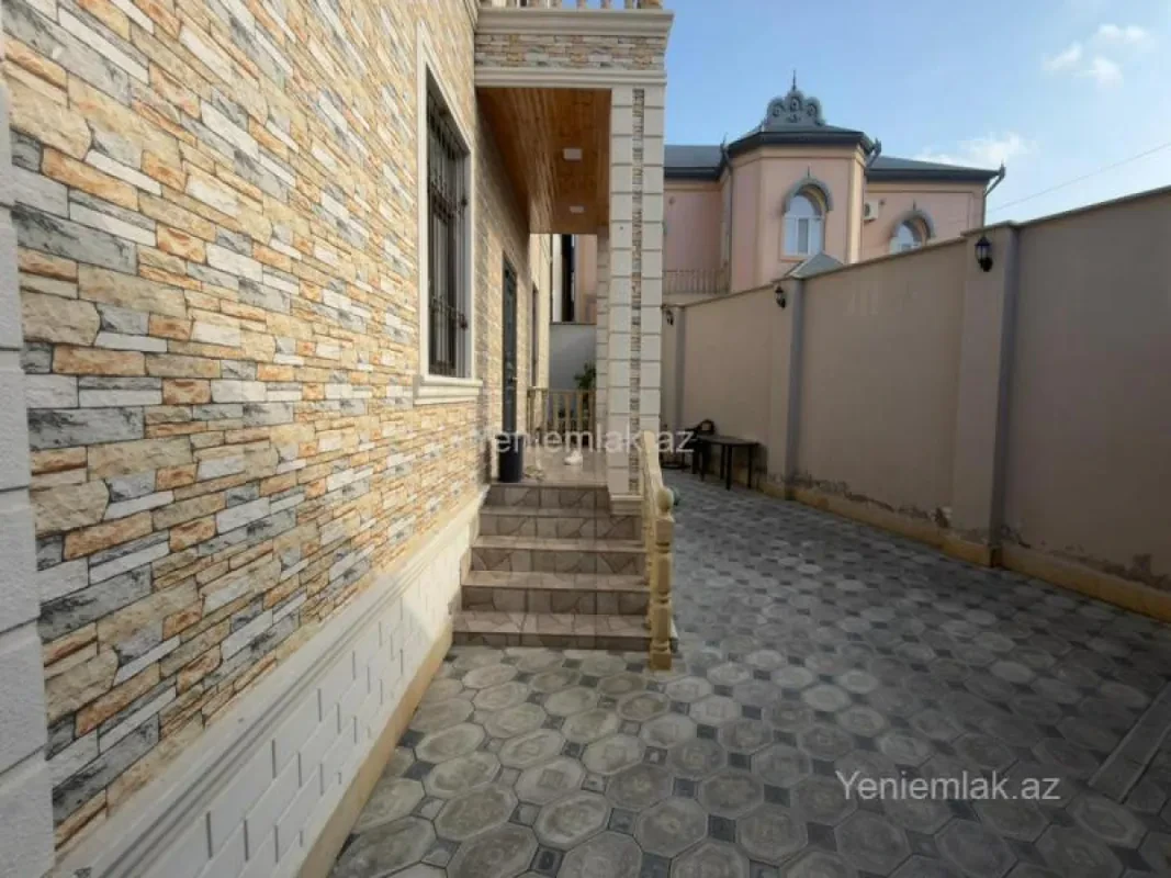 Satılır 5 otaqlı həyət evi 220 m²