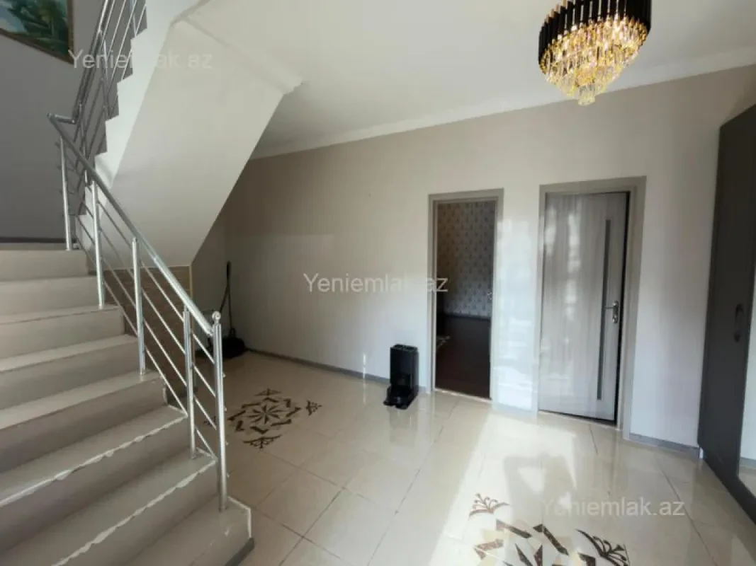 Satılır 5 otaqlı həyət evi 220 m²
