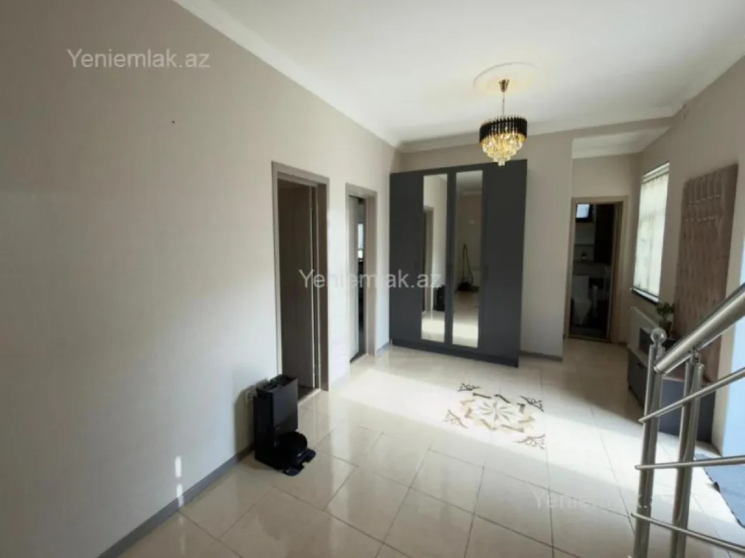 Satılır 5 otaqlı həyət evi 220 m²