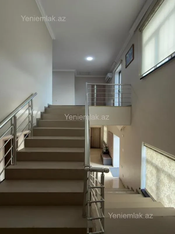 Satılır 5 otaqlı həyət evi 220 m²
