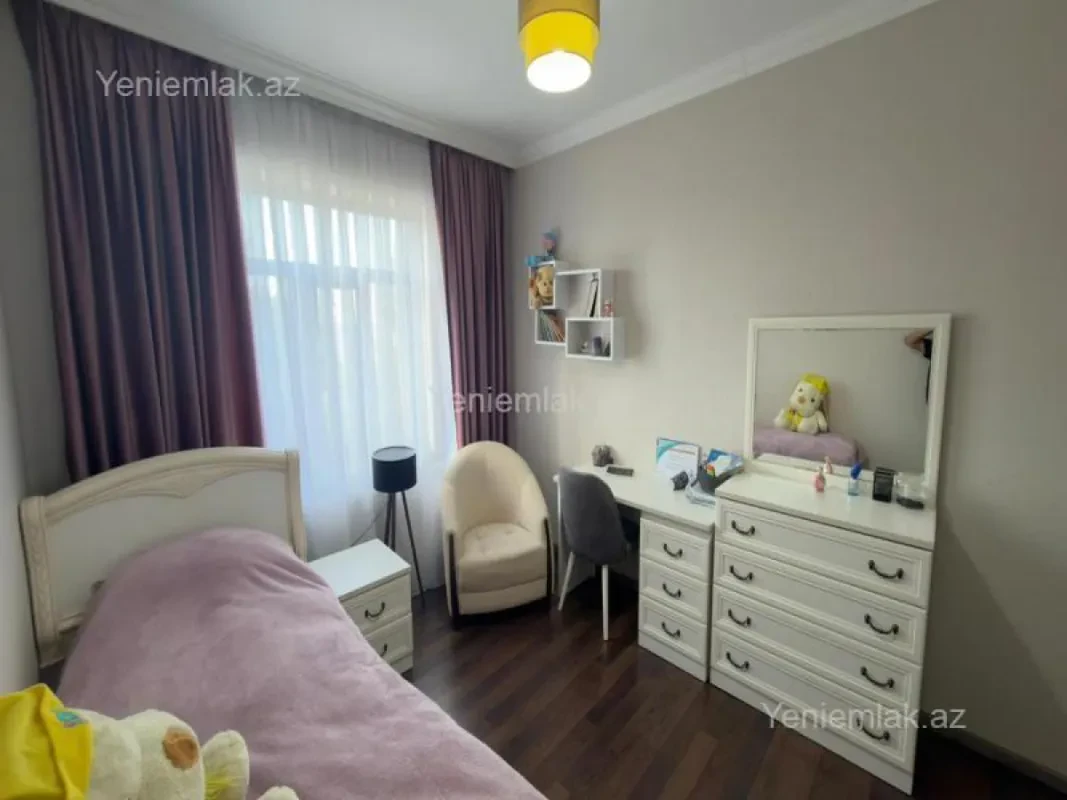Satılır 5 otaqlı həyət evi 220 m²