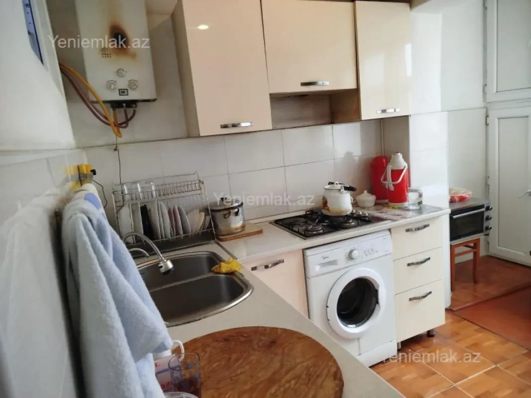 Satılır 5 otaqlı köhnə tikili 110 m²