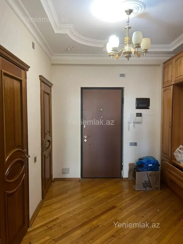 Satılır 3 otaqlı yeni tikili 125 m²