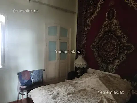 Satılır 5 otaqlı həyət evi 200 m²
