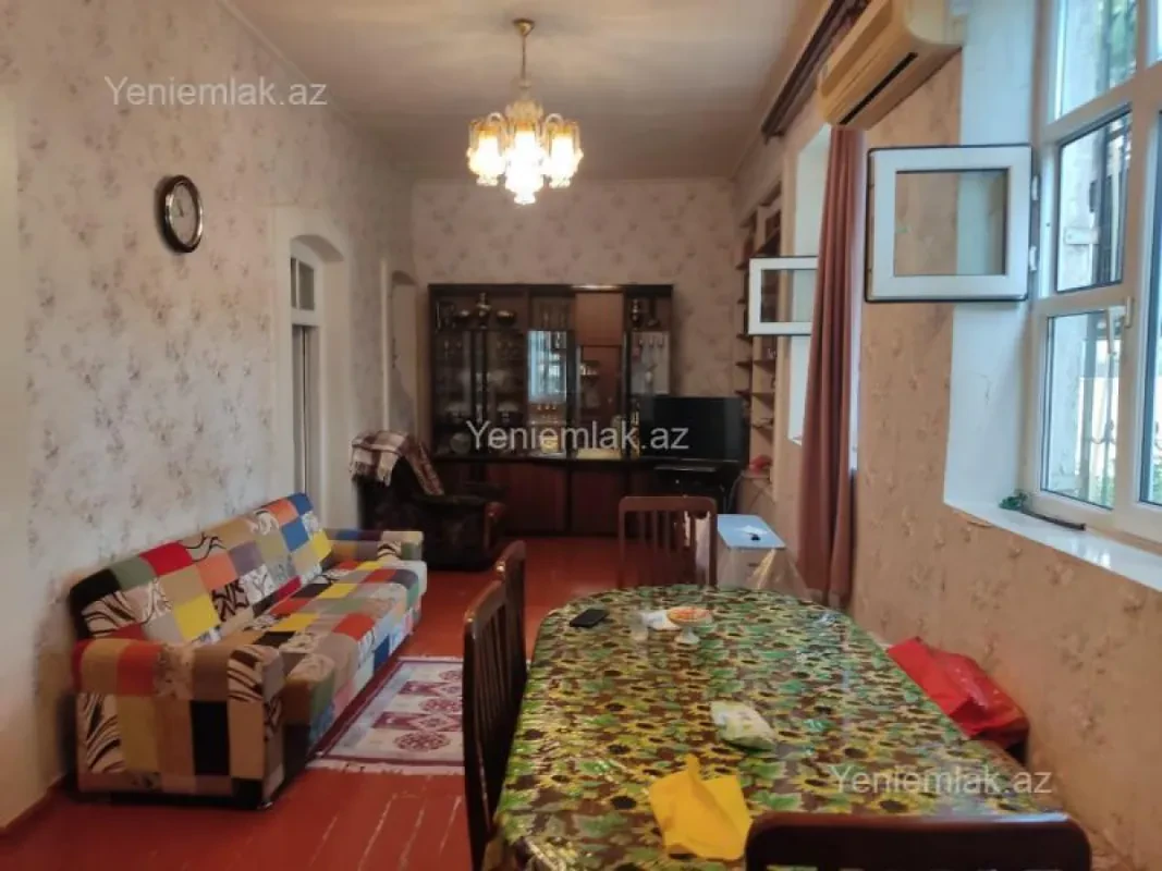 Satılır 5 otaqlı həyət evi 200 m²