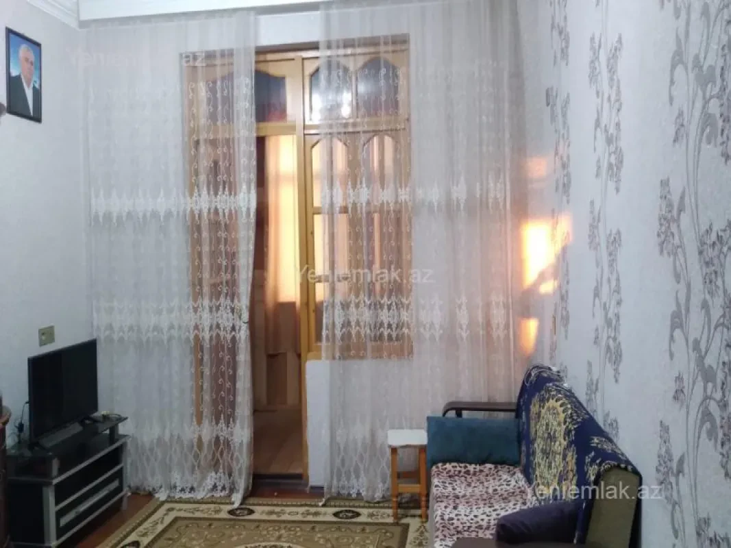 Satılır 2 otaqlı köhnə tikili 52 m²