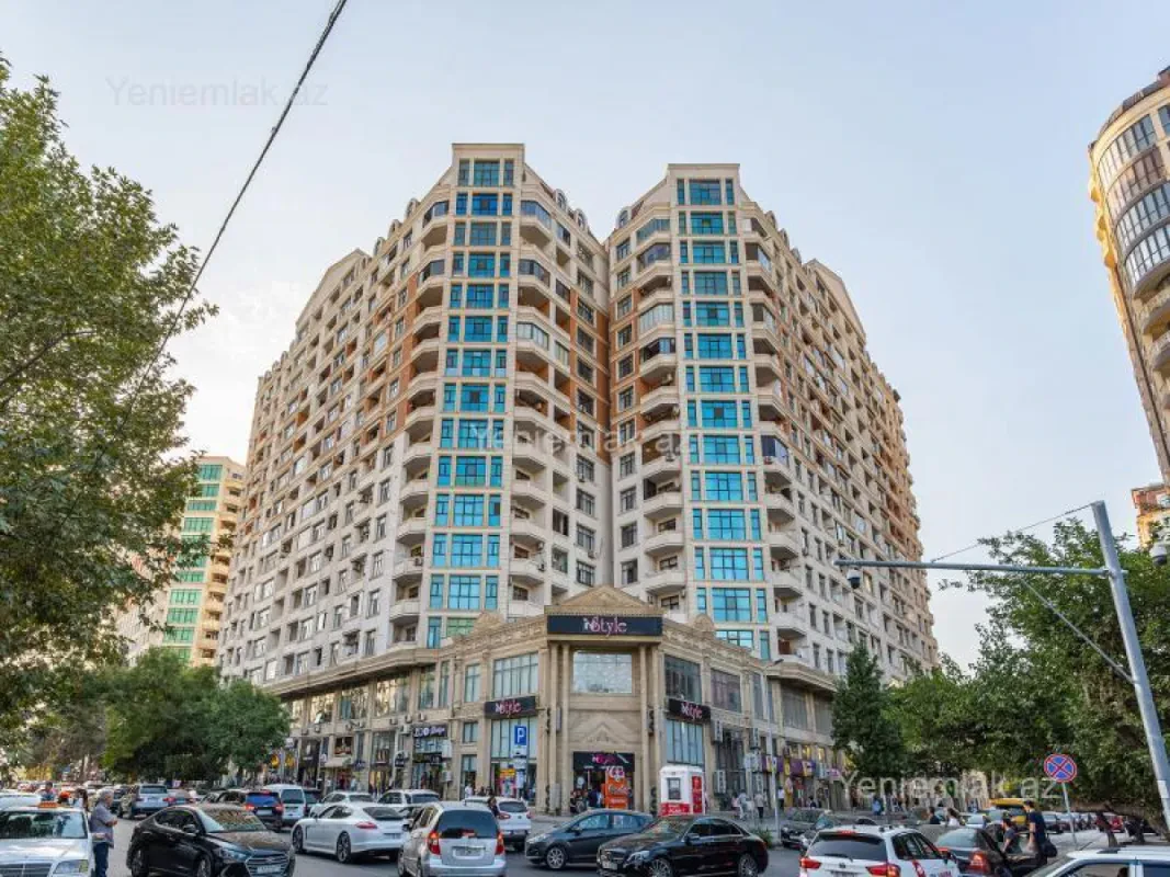 Satılır 3 otaqlı yeni tikili 120 m²