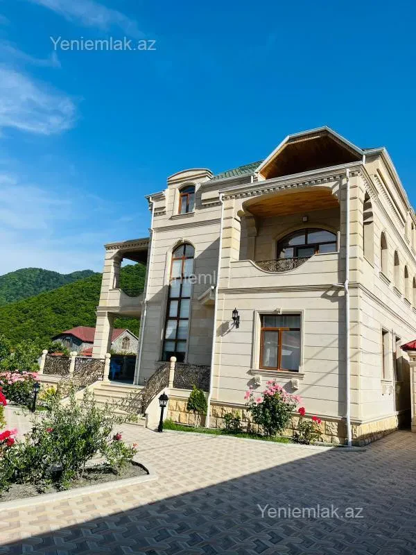 Satılır 6 otaqlı həyət evi 440 m²