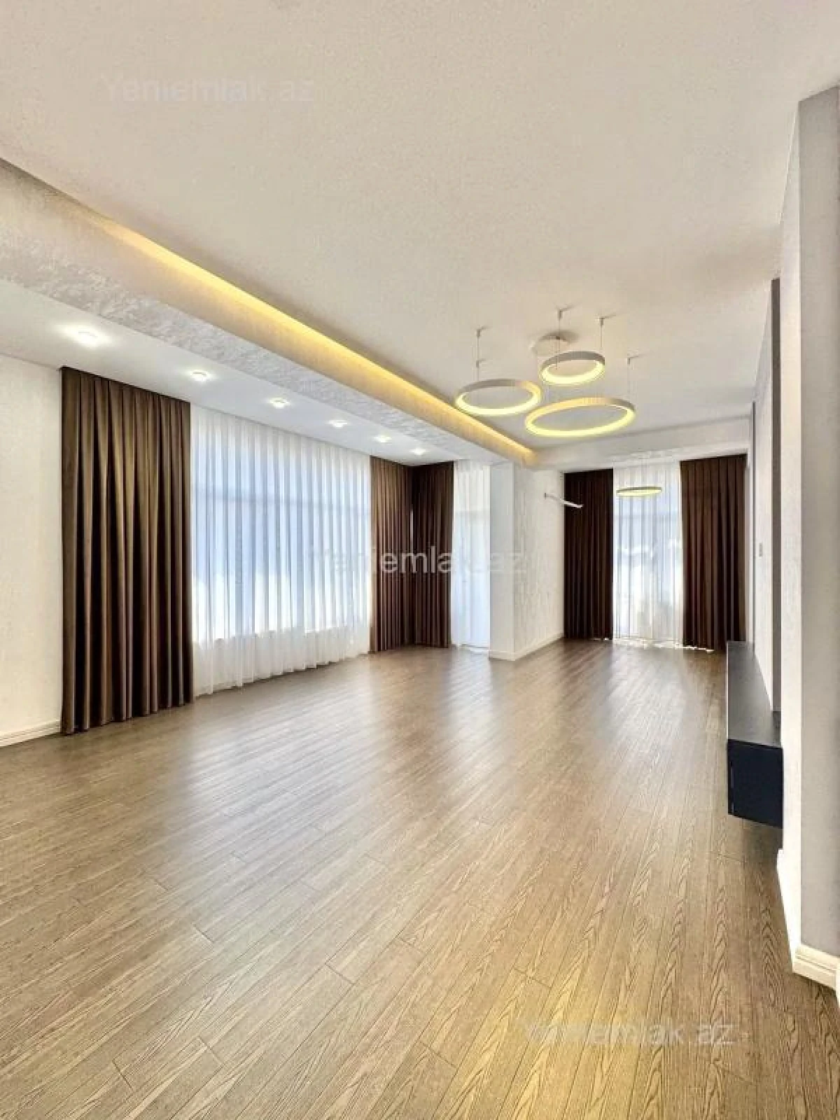 Satılır 3 otaqlı yeni tikili 140 m²