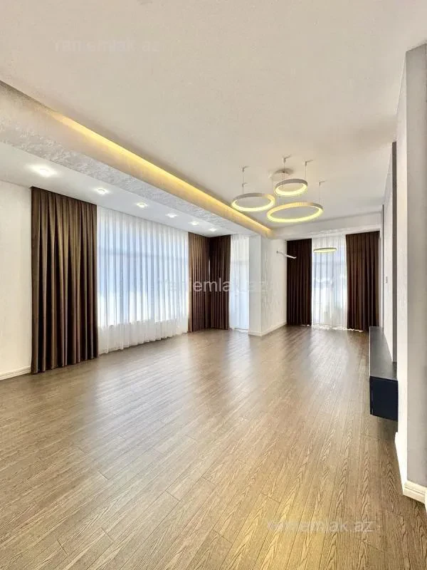 Satılır 3 otaqlı yeni tikili 140 m²