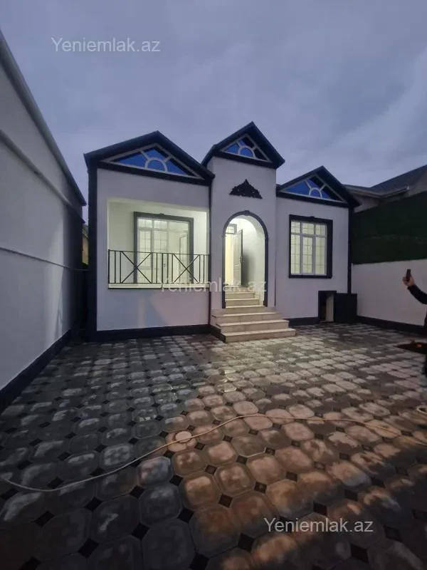 Satılır 4 otaqlı həyət evi 122 m²