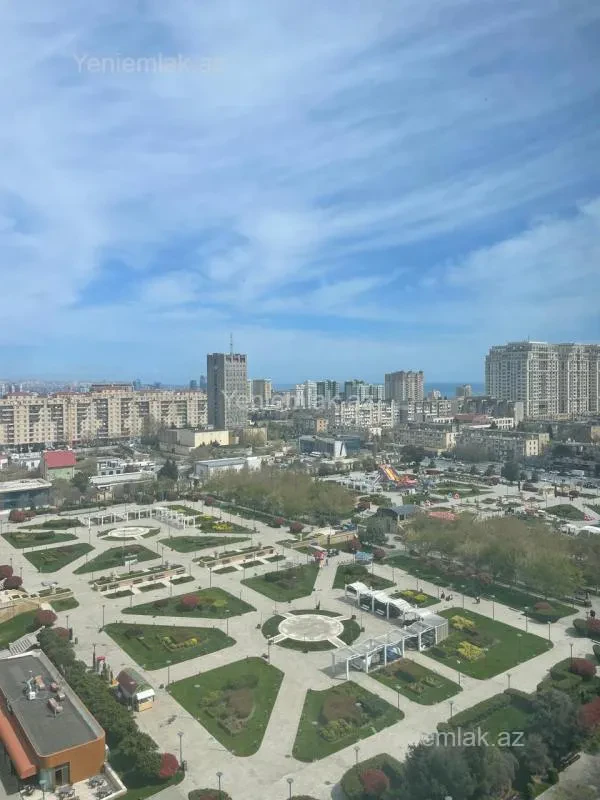 Satılır 3 otaqlı yeni tikili 135 m²