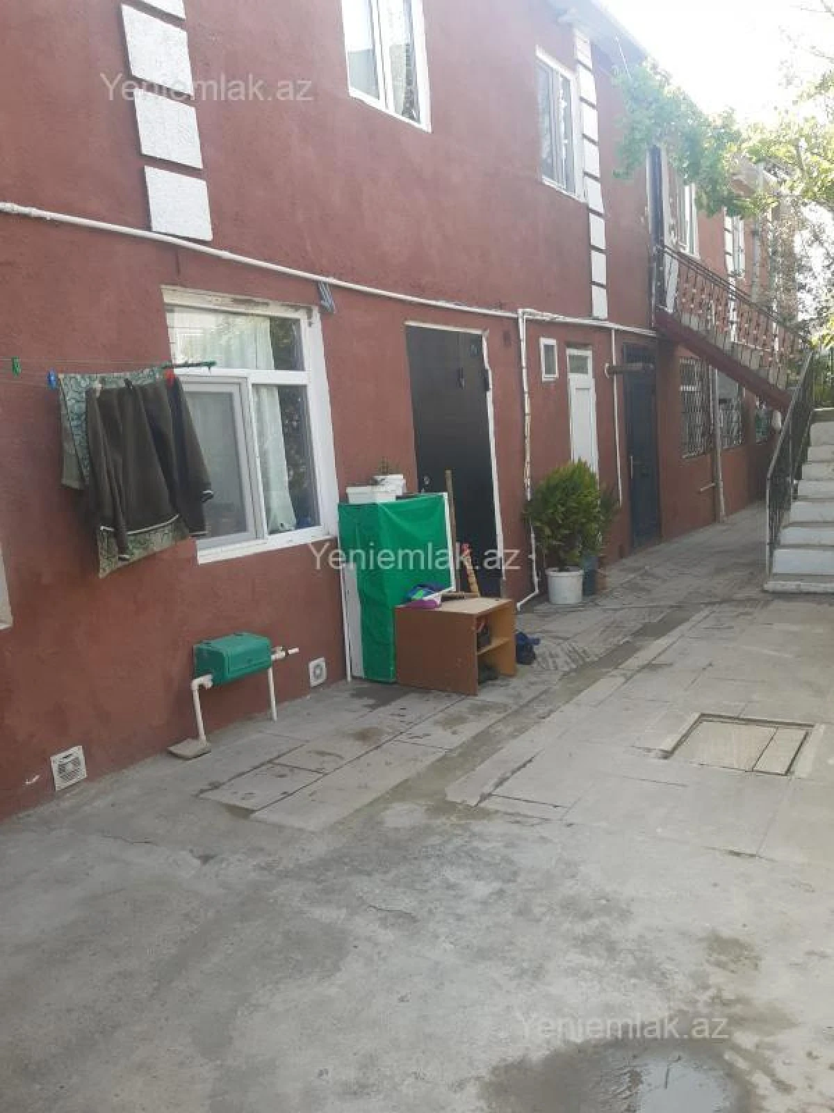 Satılır 9 otaqlı həyət evi 220 m²