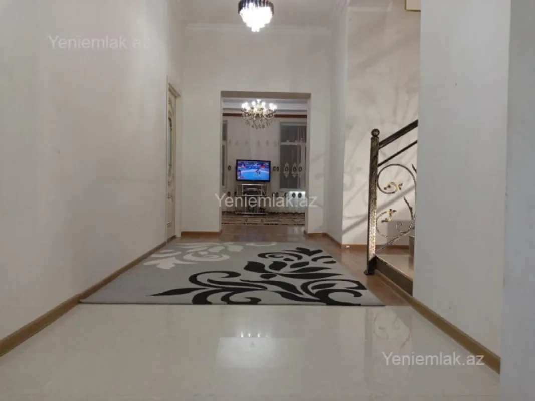 Satılır 6 otaqlı həyət evi 220 m²