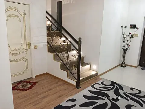 Satılır 6 otaqlı həyət evi 220 m²