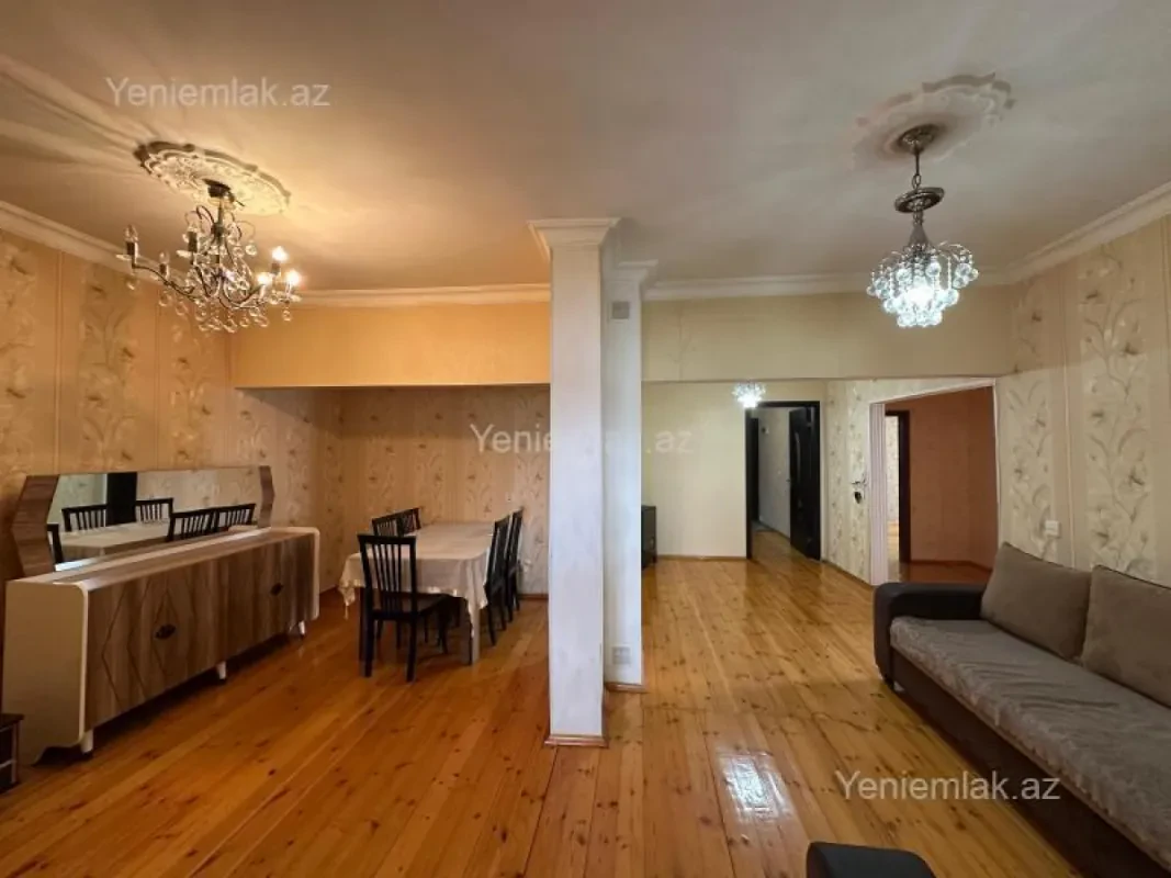 Satılır 4 otaqlı köhnə tikili 120 m²