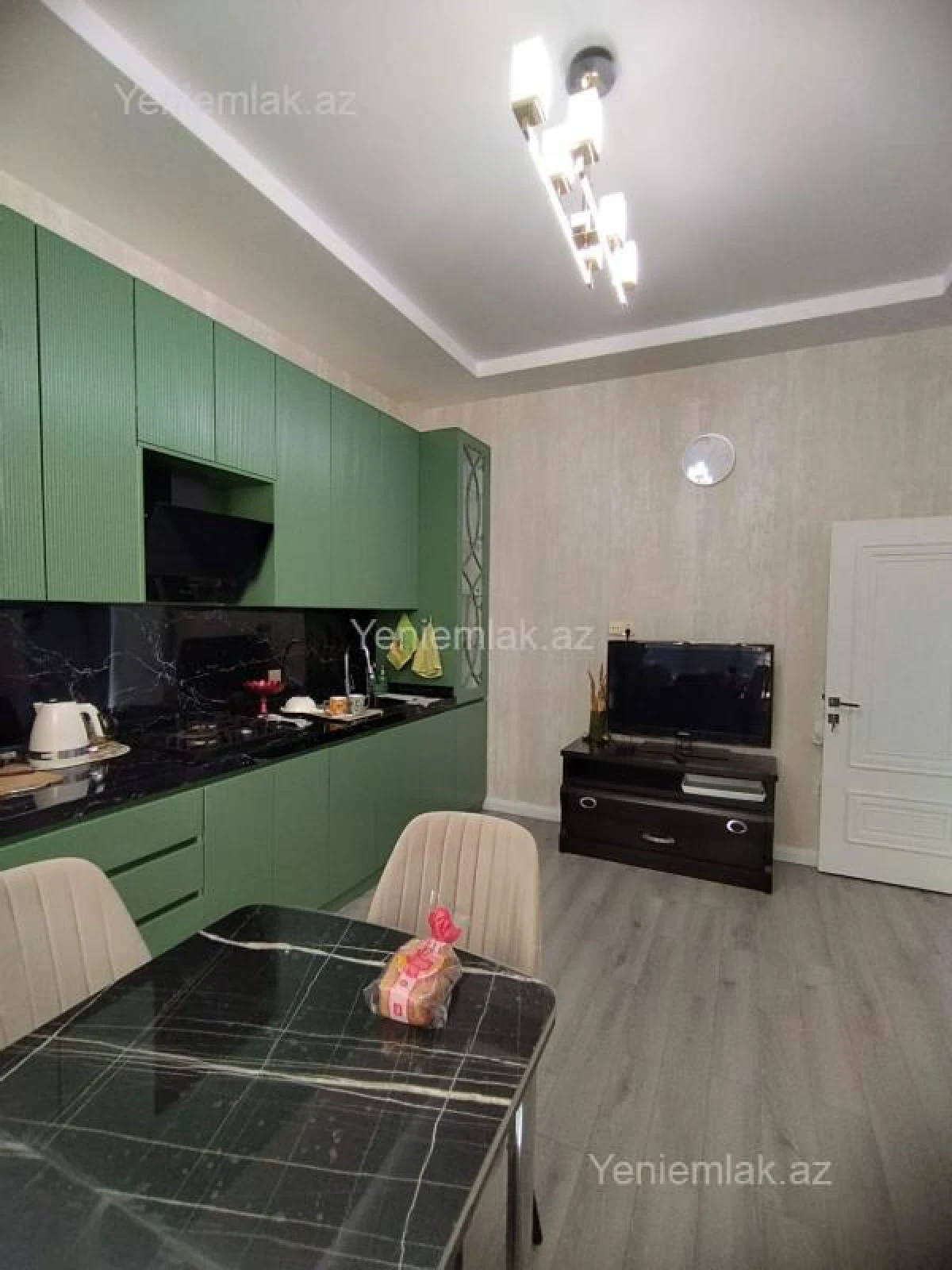 Satılır 4 otaqlı həyət evi 280 m²