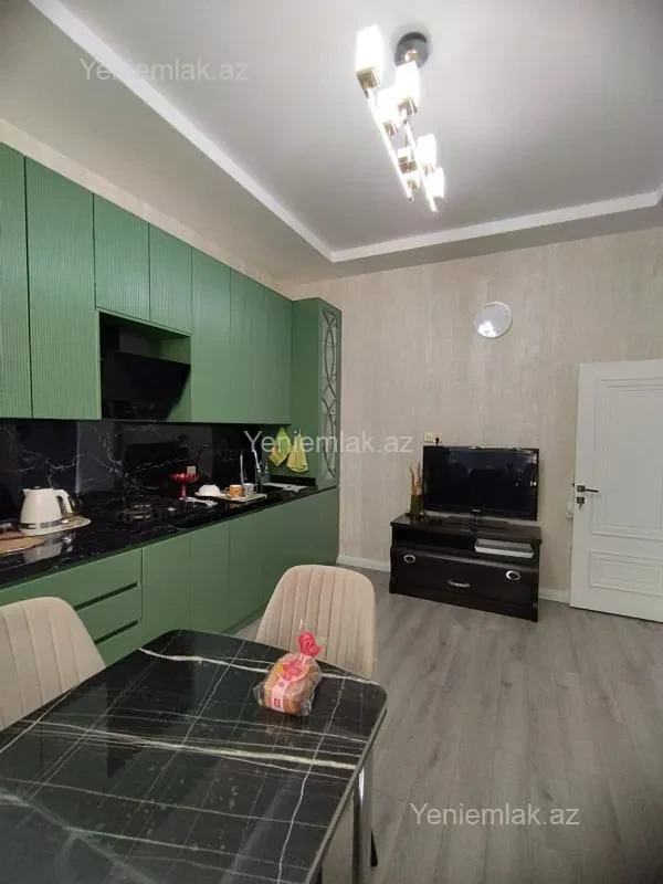 Satılır 4 otaqlı həyət evi 280 m²