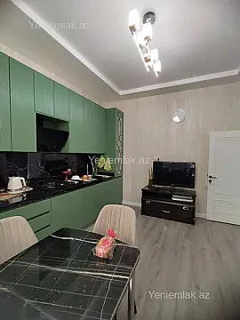 Satılır 4 otaqlı həyət evi 280 m²