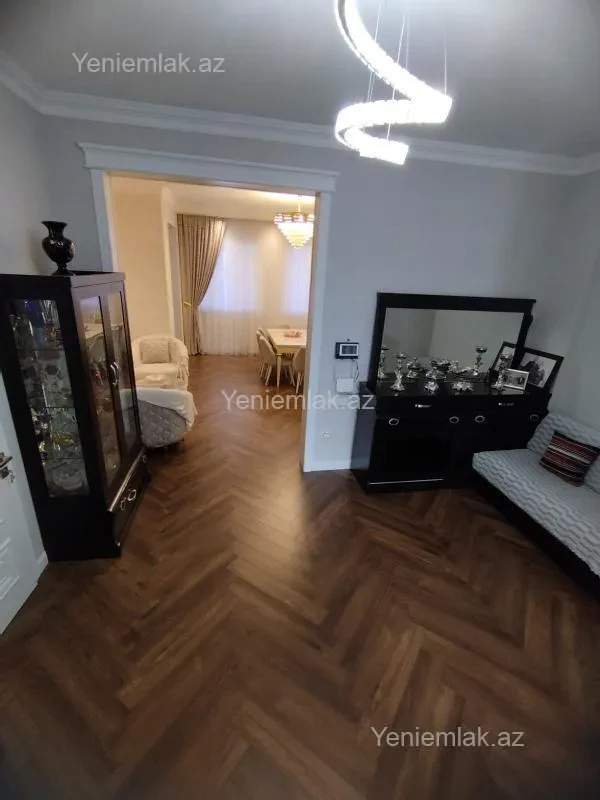 Satılır 4 otaqlı həyət evi 280 m²