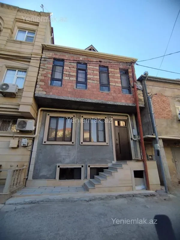 Satılır 4 otaqlı həyət evi 280 m²
